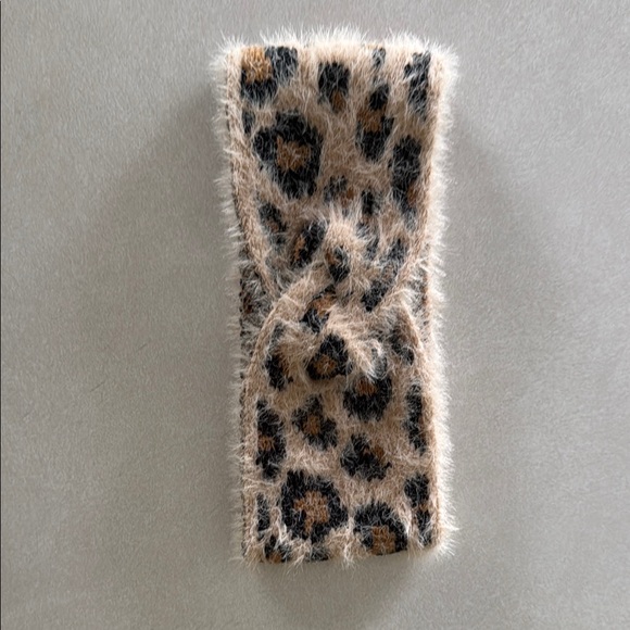 Leopard Print Fuzzy Headband - Picture 1 of 3